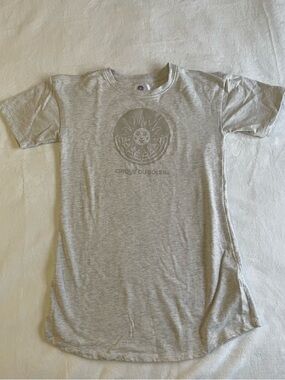NWOT Cirque du Soleil Women's Short Sleeve Tee in Heather Gray